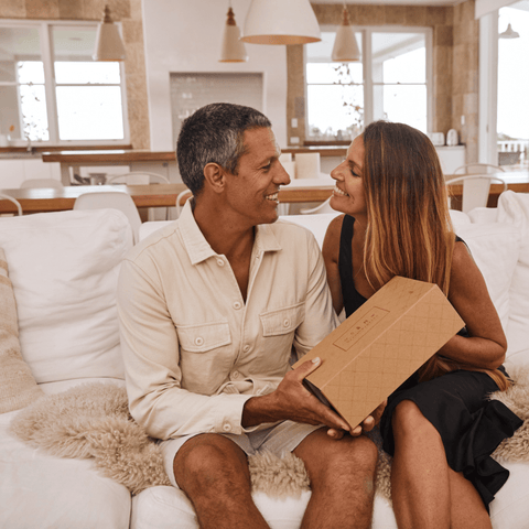 How to Choose the Right Gift Hamper for Him (By Age & Interest)